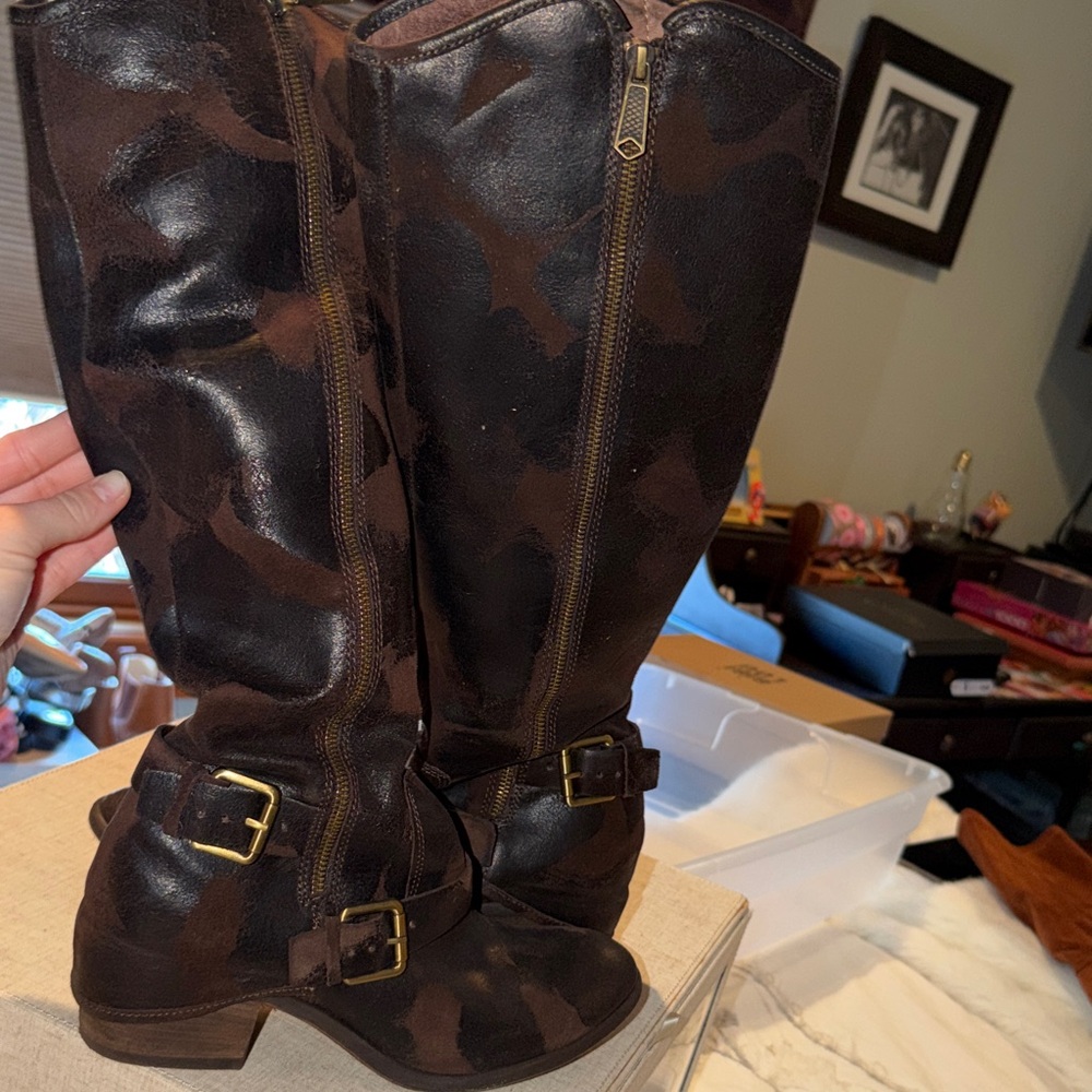 Donald J. Pliner Brown Heeled Boots